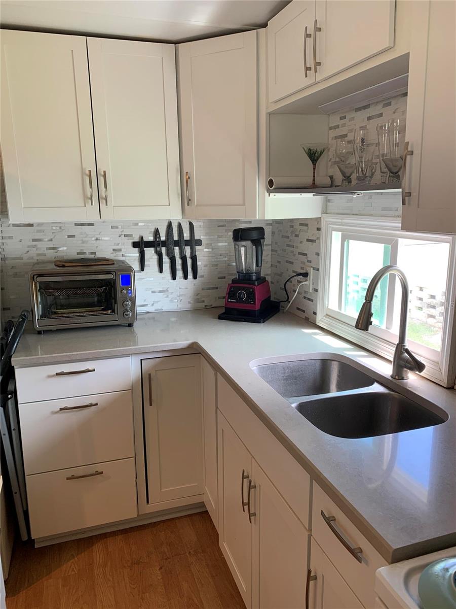 Listing photo id 9 for 12766 Seminole Boulevard 61