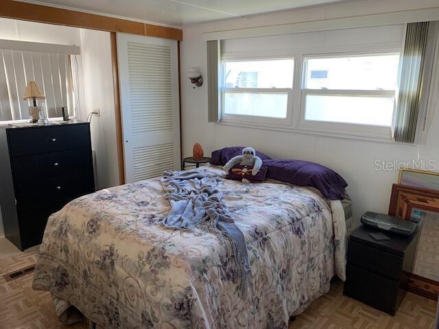 Listing photo id 12 for 12766 Seminole Boulevard 61