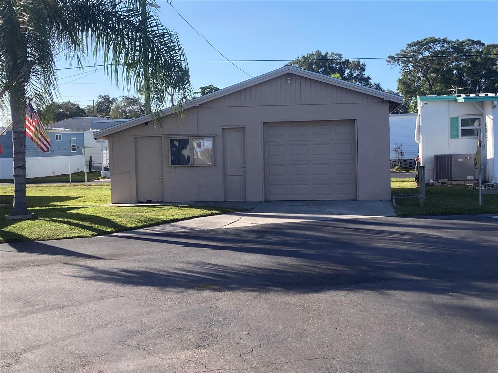 Listing photo id 23 for 12766 Seminole Boulevard 61