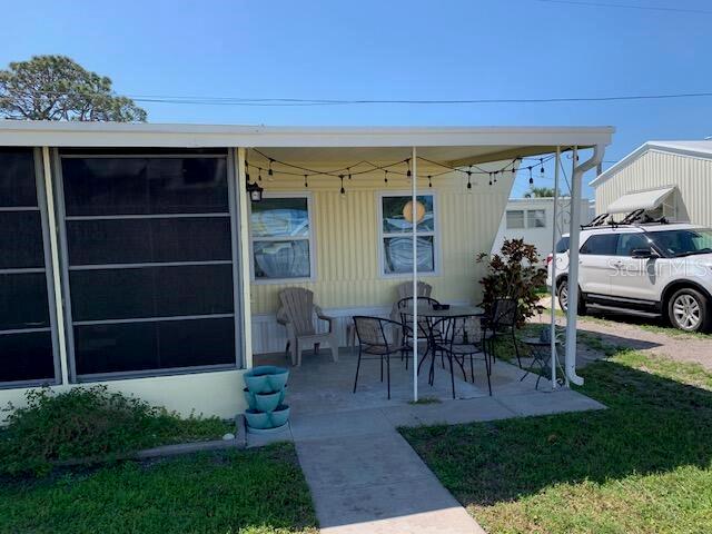 Listing photo id 1 for 12766 Seminole Boulevard 61