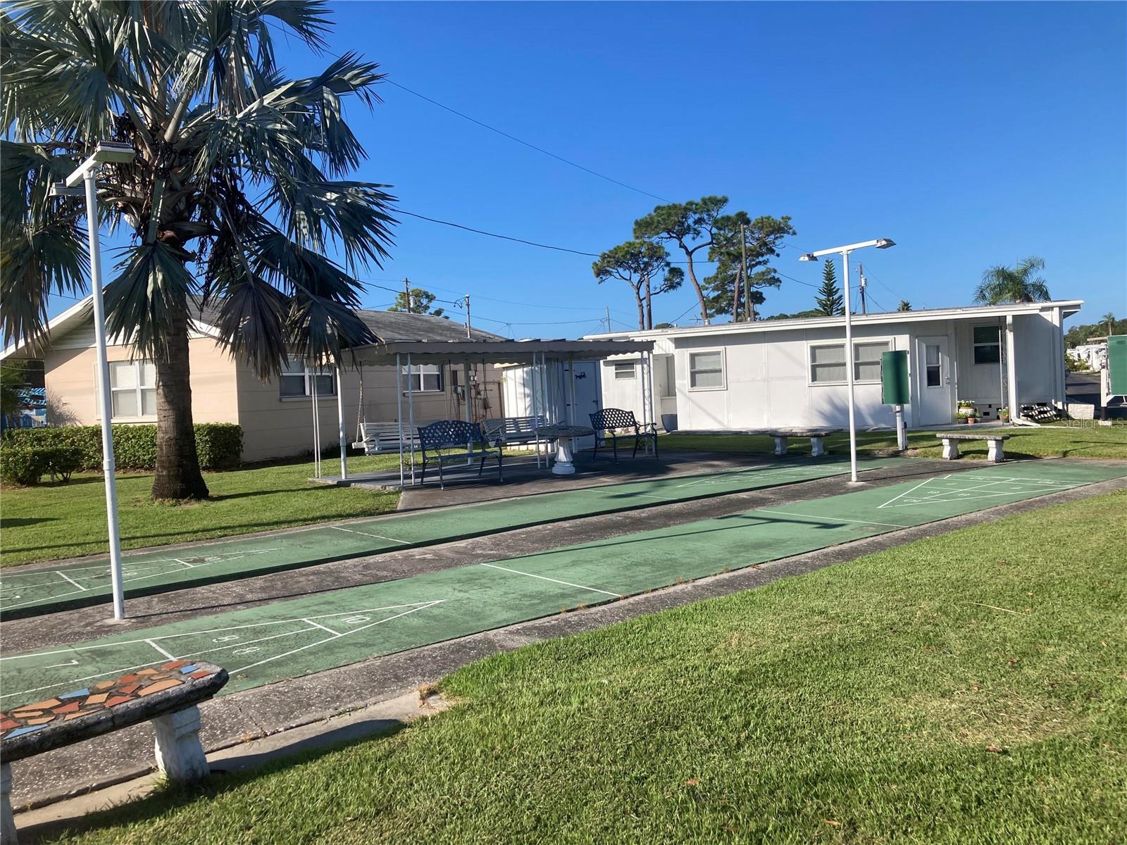 Listing photo id 32 for 12766 Seminole Boulevard 61