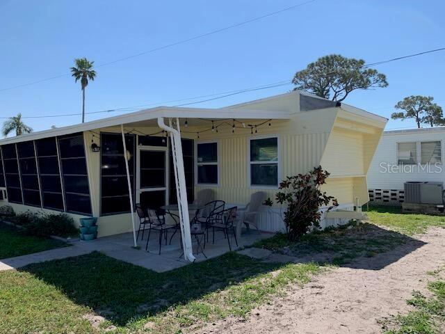 Listing photo id 2 for 12766 Seminole Boulevard 61