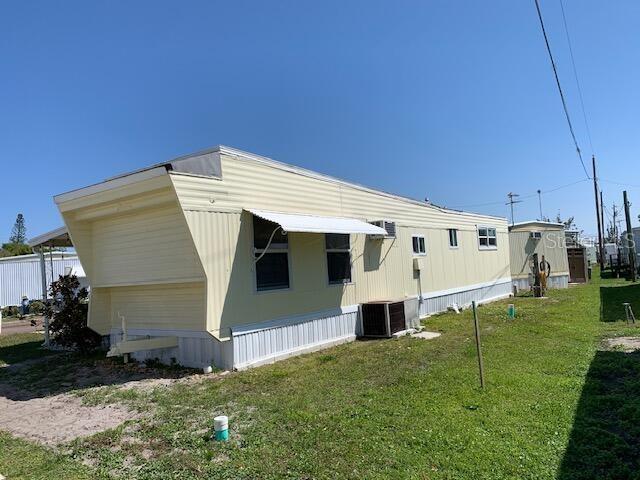 Listing photo id 3 for 12766 Seminole Boulevard 61
