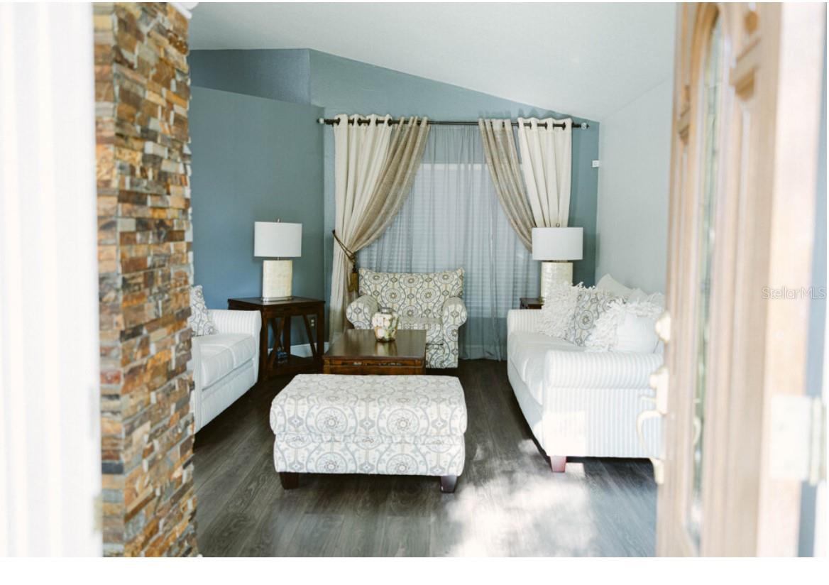 Image 3 of 32 For 2102 Applegate Drive