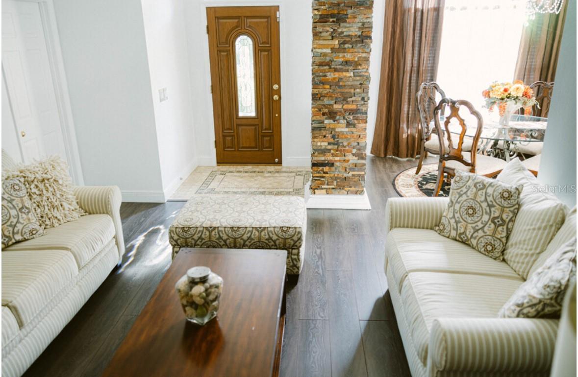 Image 4 of 32 For 2102 Applegate Drive