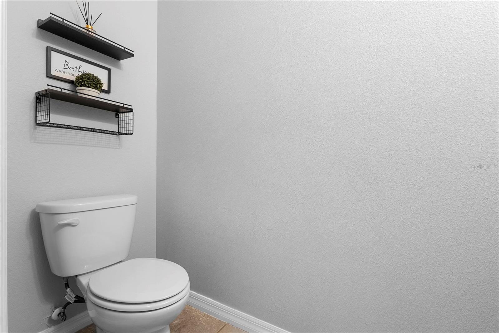 Image 20 of 26 For 6562 Goldenrod Road 80b