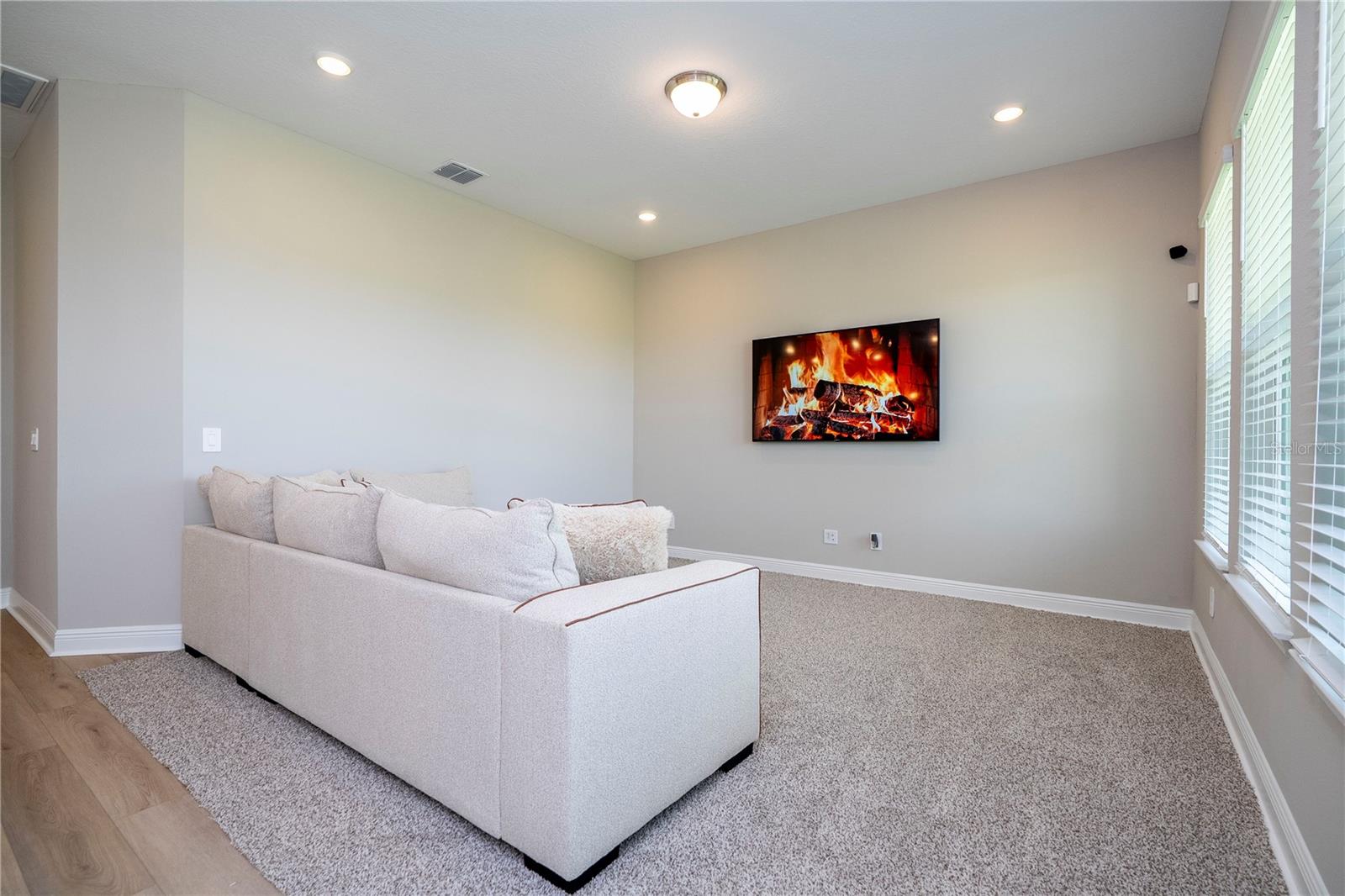 Image 23 of 95 For 16489 Silver Brook Way