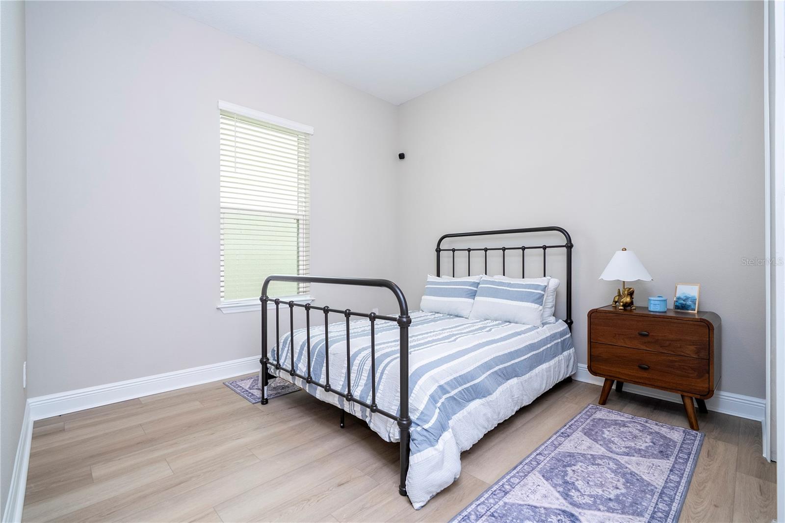 Image 41 of 95 For 16489 Silver Brook Way
