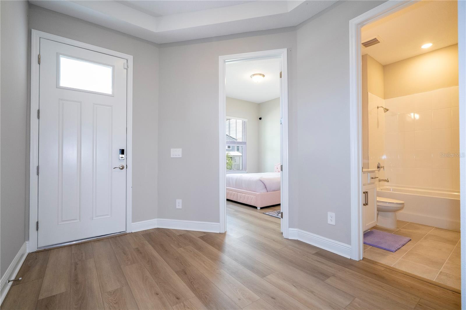 Image 6 of 95 For 16489 Silver Brook Way