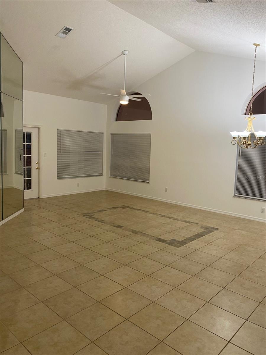 Image 10 of 22 For 724 Barrington Circle