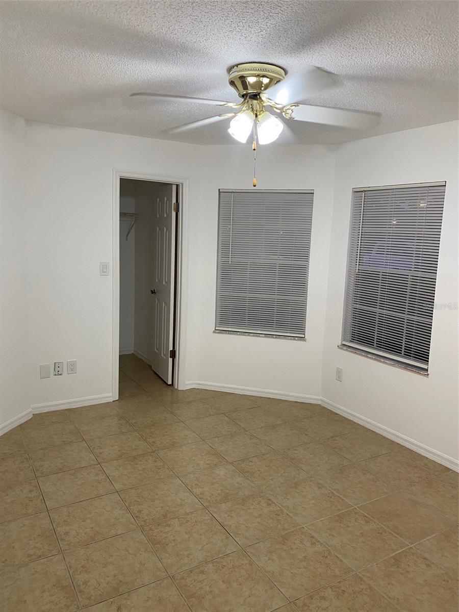 Image 11 of 22 For 724 Barrington Circle