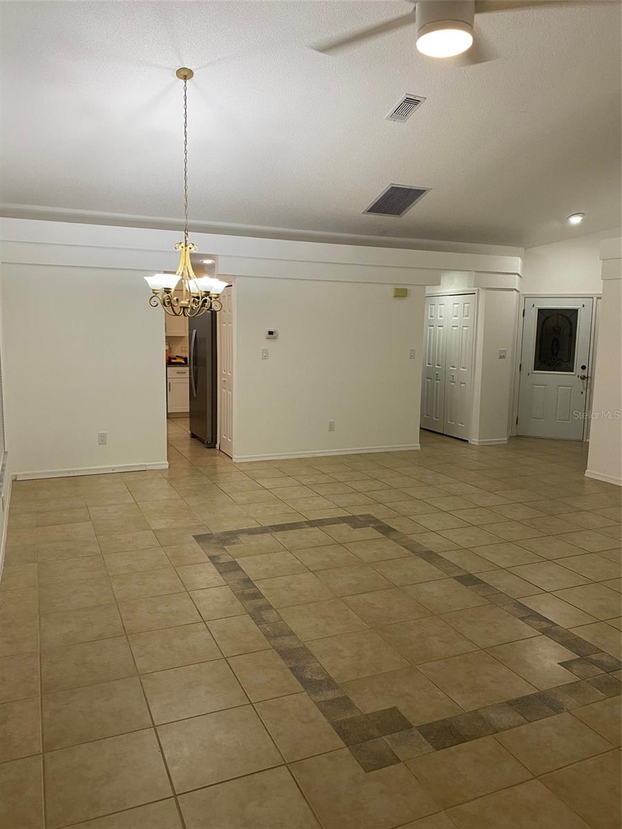 Image 14 of 22 For 724 Barrington Circle