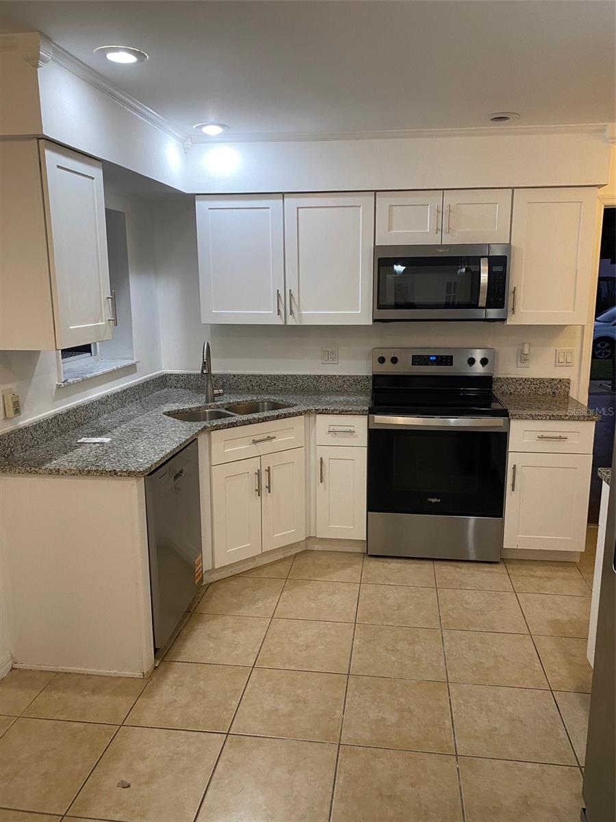 Image 15 of 22 For 724 Barrington Circle