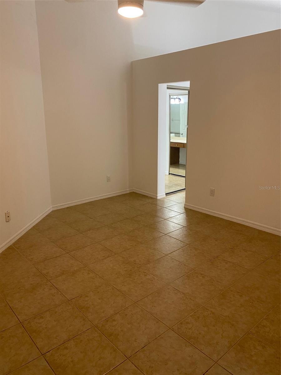 Image 17 of 22 For 724 Barrington Circle