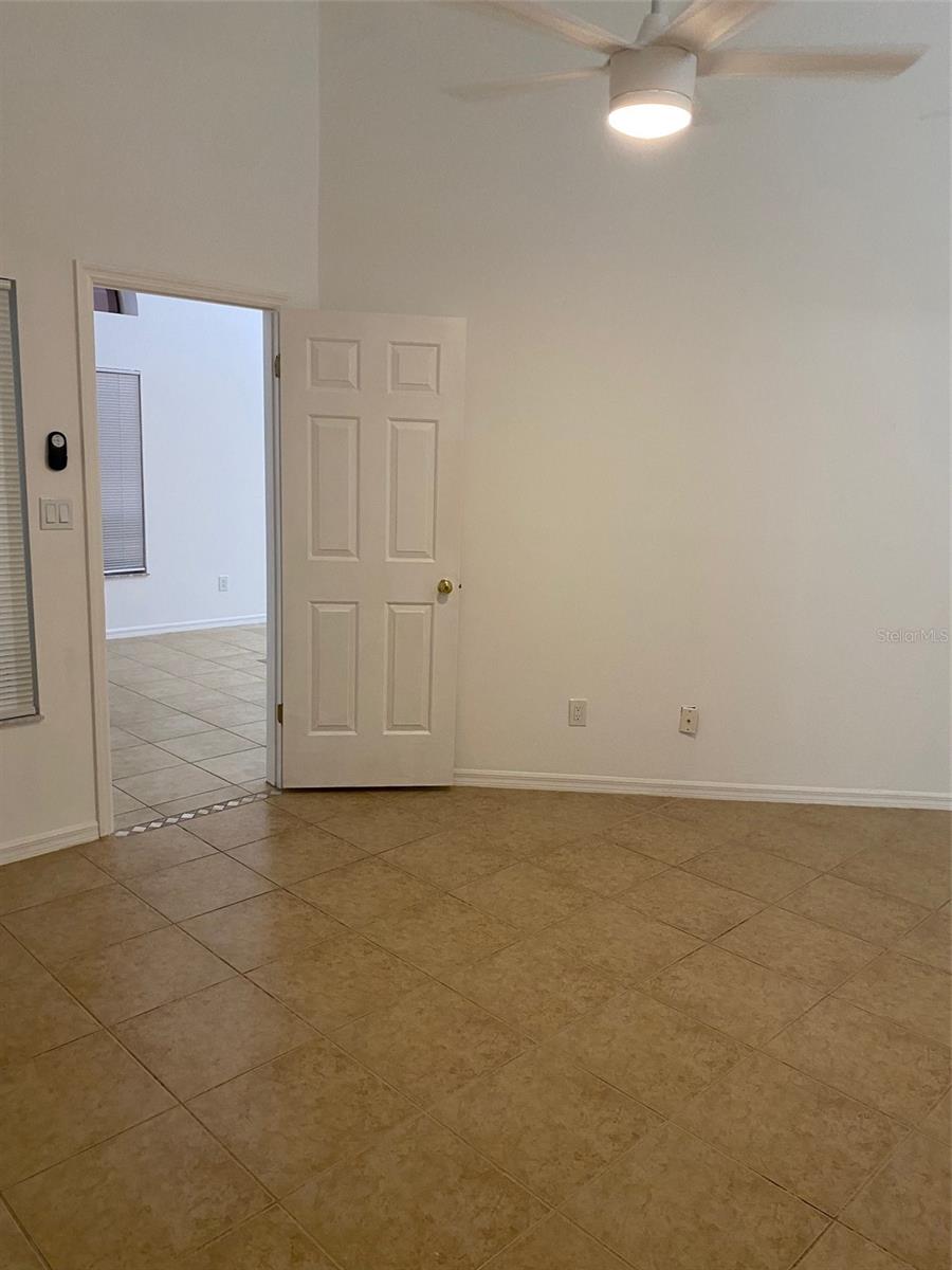 Image 18 of 22 For 724 Barrington Circle