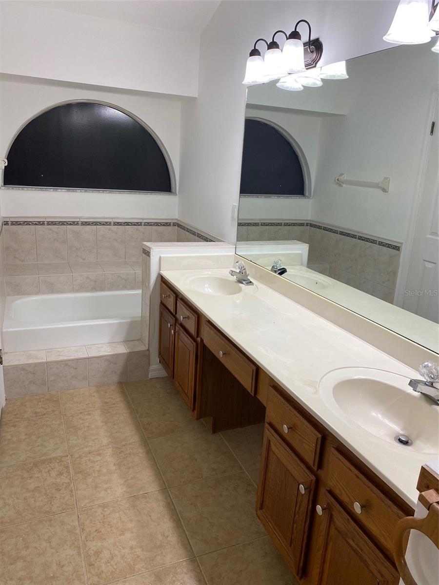 Image 20 of 22 For 724 Barrington Circle