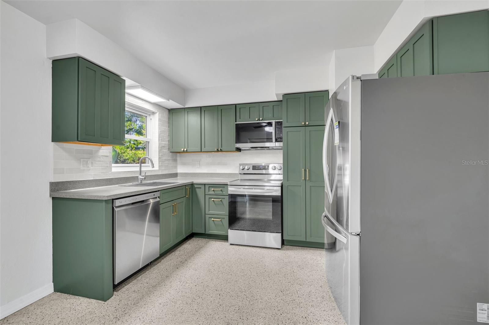 Image 10 of 32 For 3615 Pelican Ln
