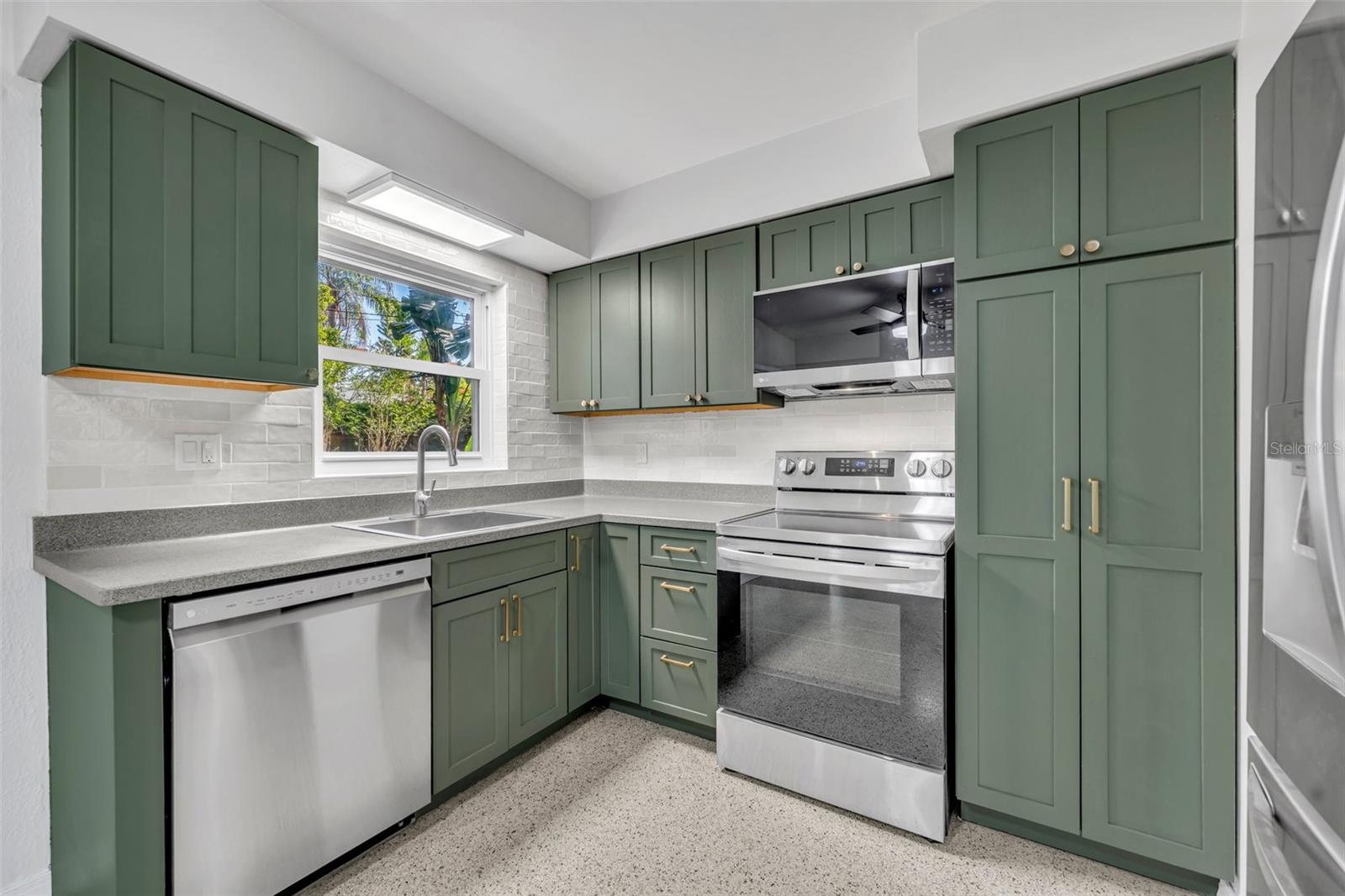 Image 12 of 32 For 3615 Pelican Ln
