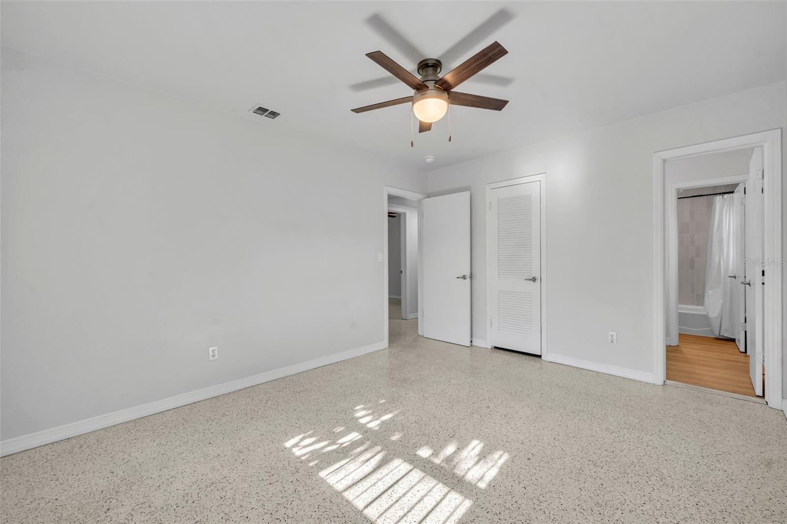 Image 19 of 32 For 3615 Pelican Ln