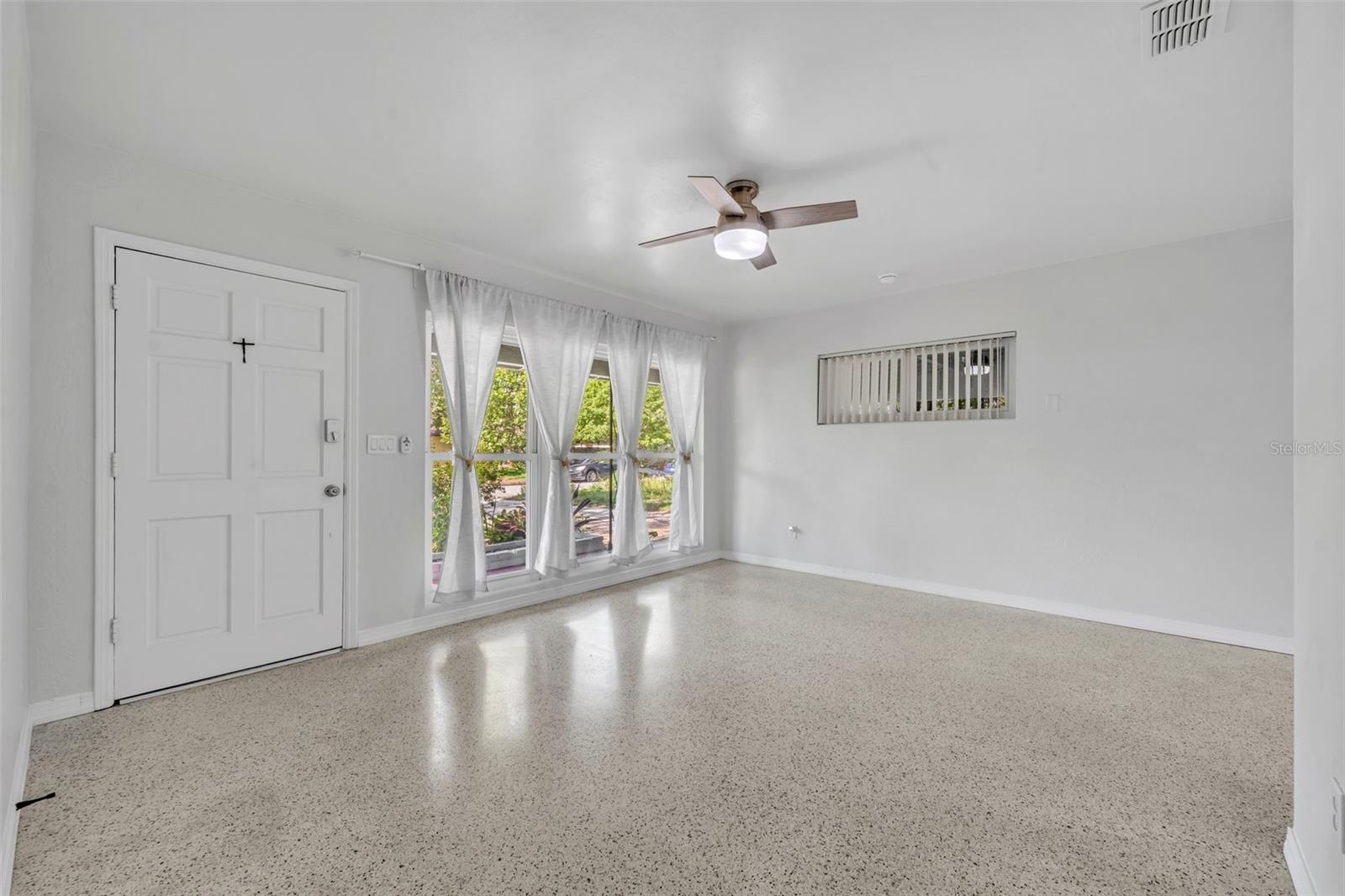 Image 5 of 32 For 3615 Pelican Ln