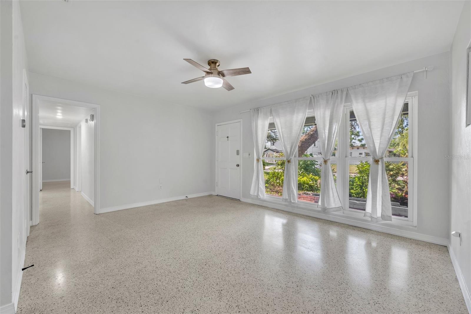 Image 7 of 32 For 3615 Pelican Ln