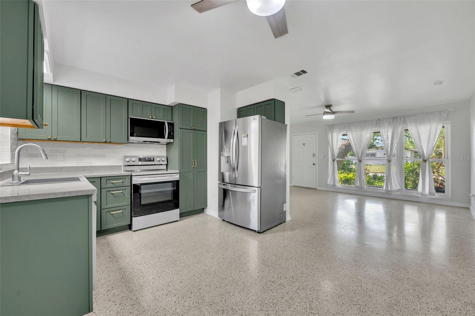 Image 8 of 32 For 3615 Pelican Ln