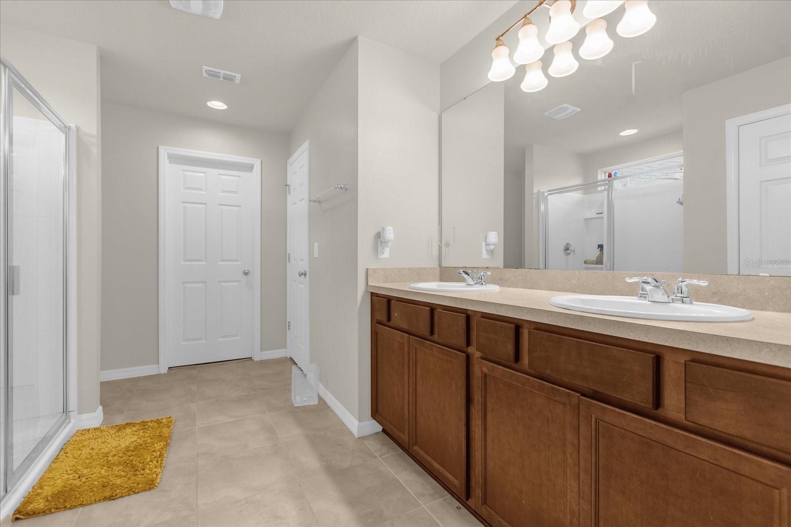 Image 19 of 33 For 2742 Red Horse Drive