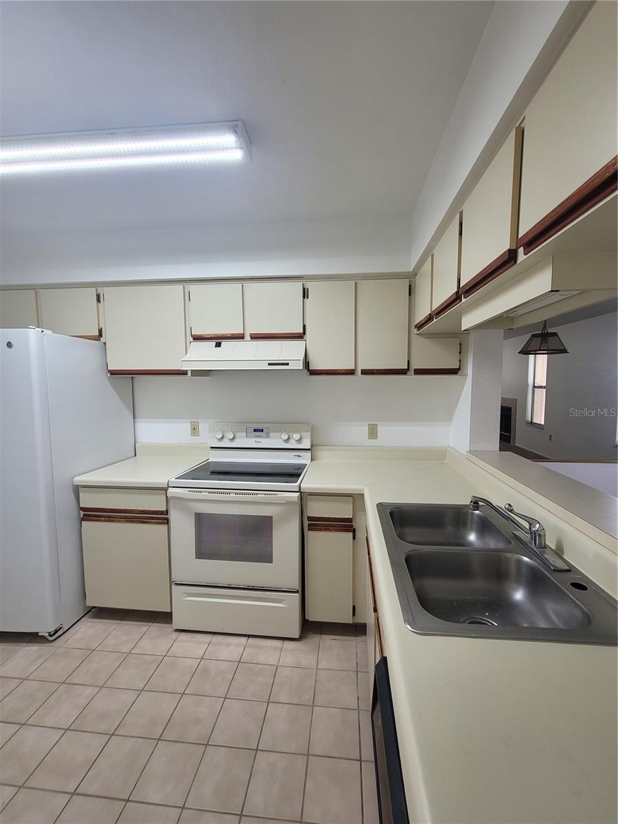 Image 5 of 13 For 3124 Semoran Boulevard 206