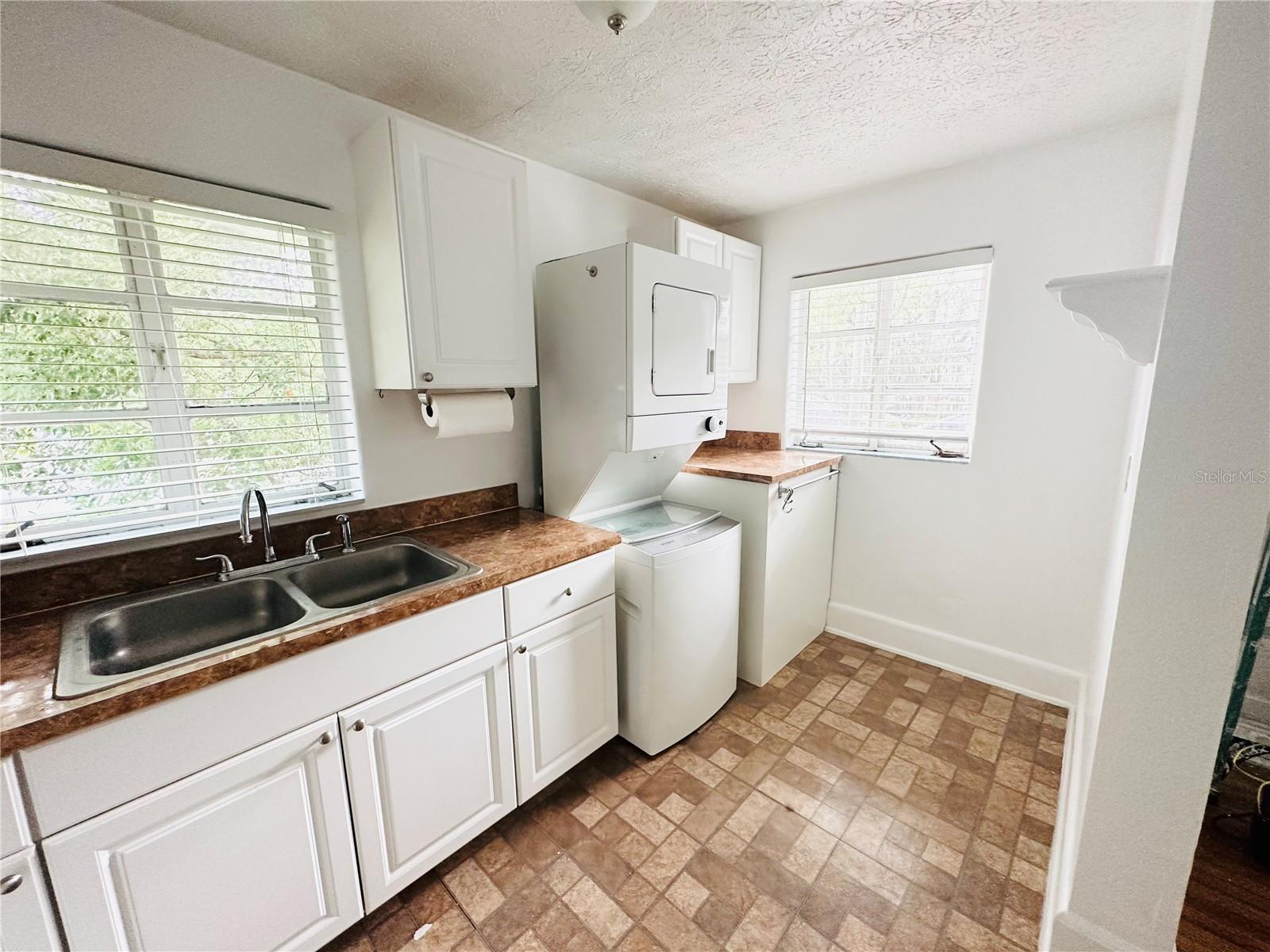 Image 4 of 9 For 1016 Atkins Place B