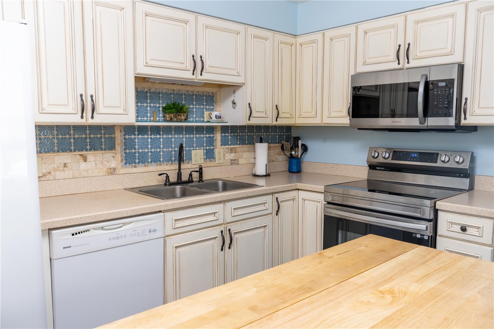 Image 3 of 22 For 314 Windmeadows Street 314