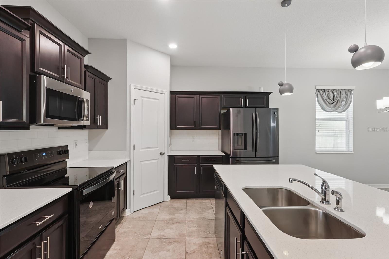 Image 7 of 24 For 10172 Storey Grove Way