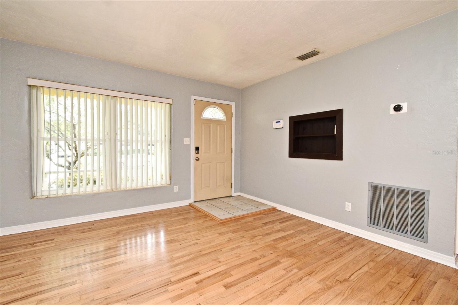 Image 3 of 34 For 2810 Nancy Street