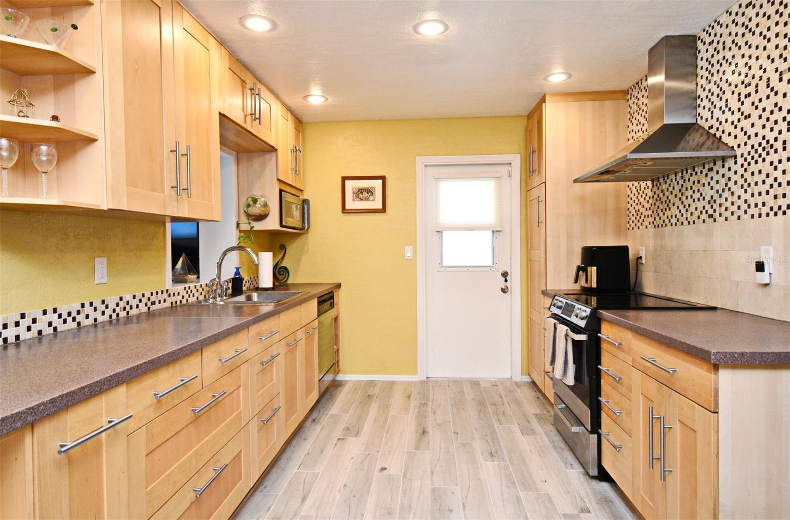 Image 6 of 34 For 2810 Nancy Street