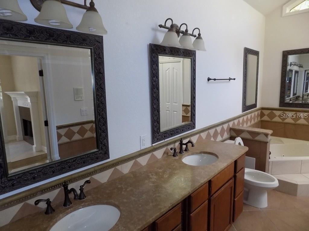 Image 12 of 25 For 8052 Oak Park Road