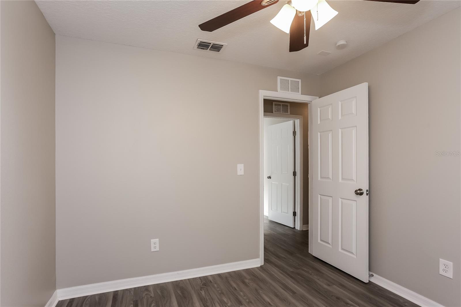 Image 13 of 16 For 885 Newton Avenue S