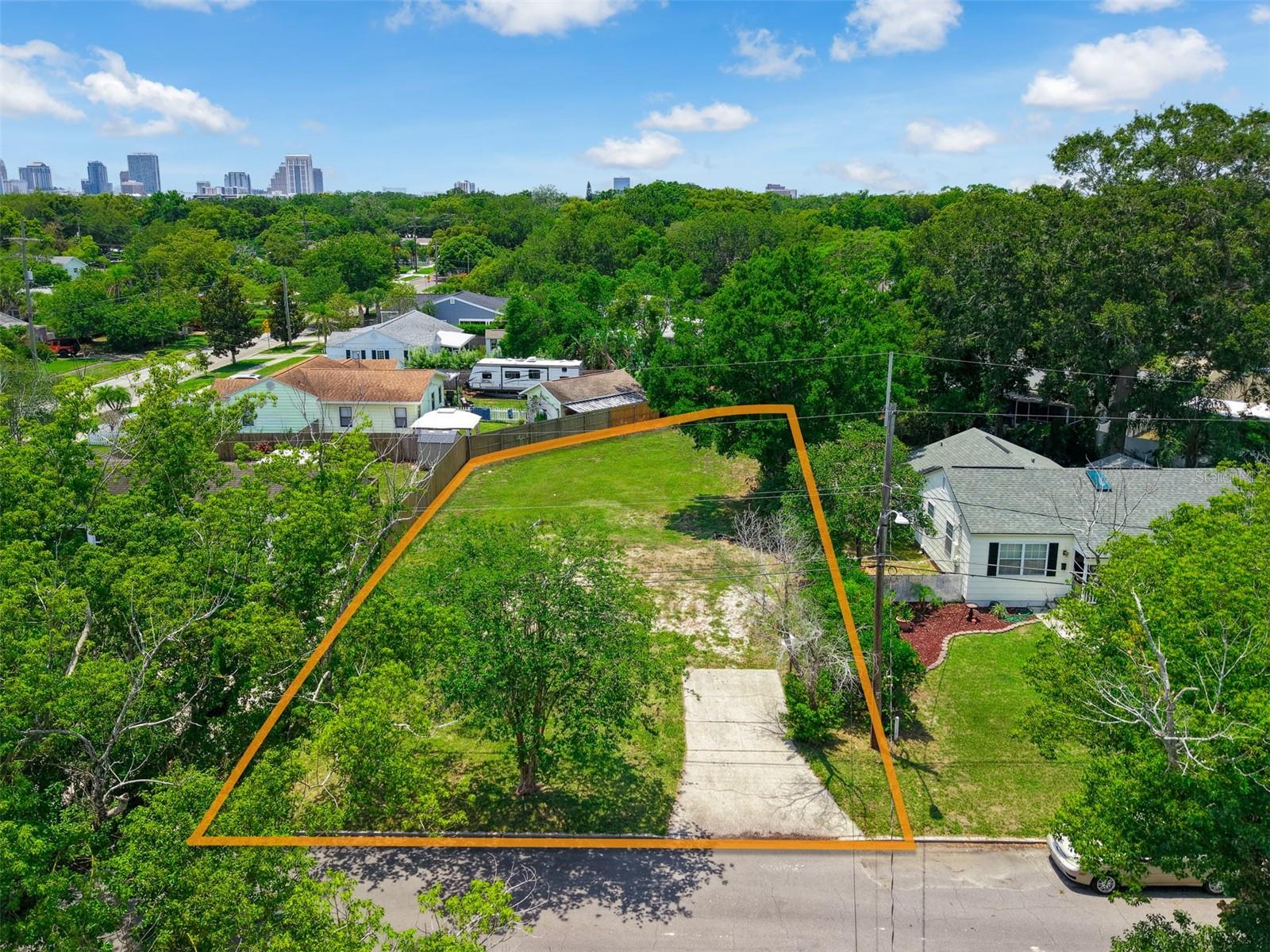 Image 3 of 8 For 830 Floral Drive