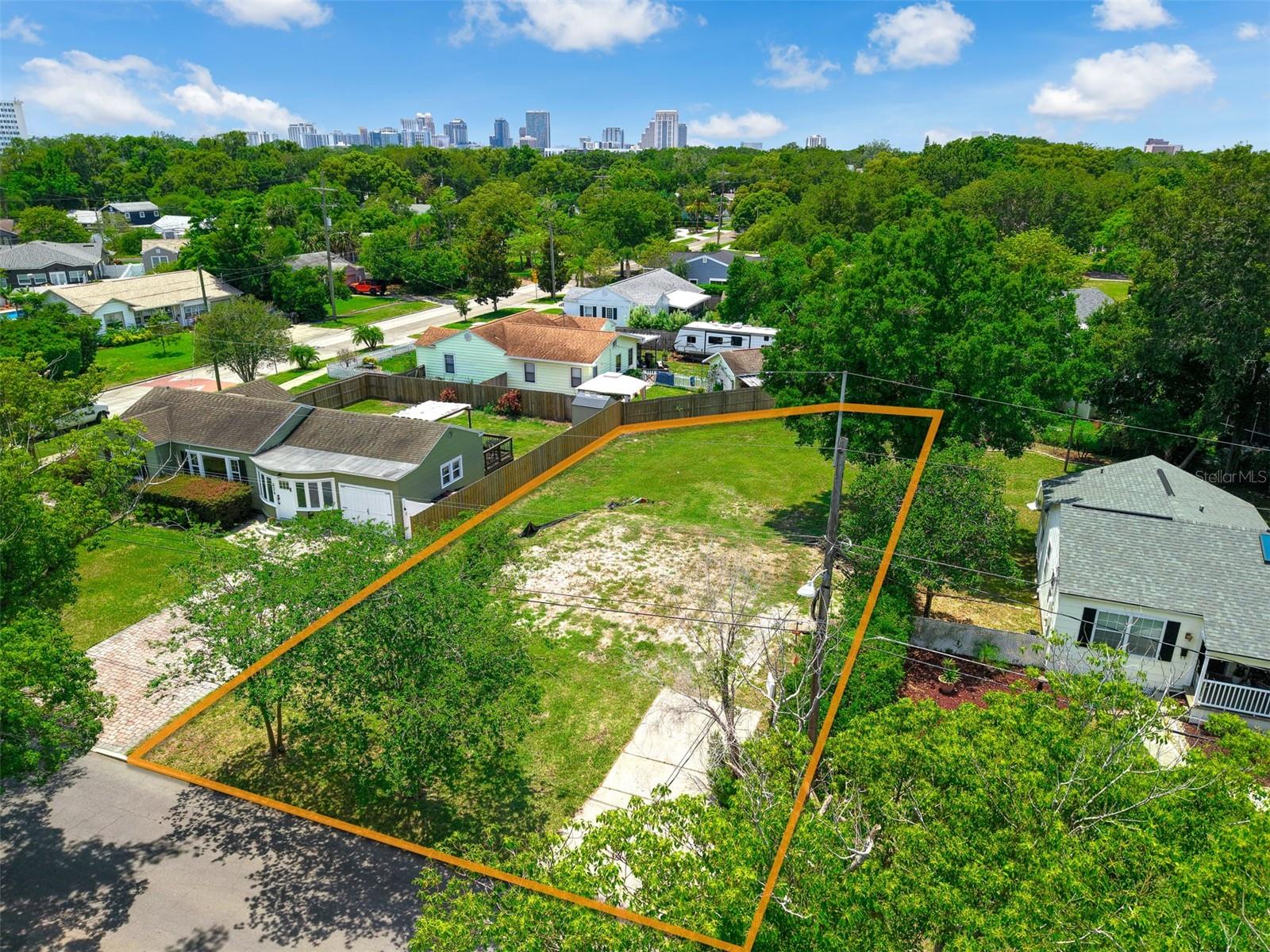 Image 4 of 8 For 830 Floral Drive