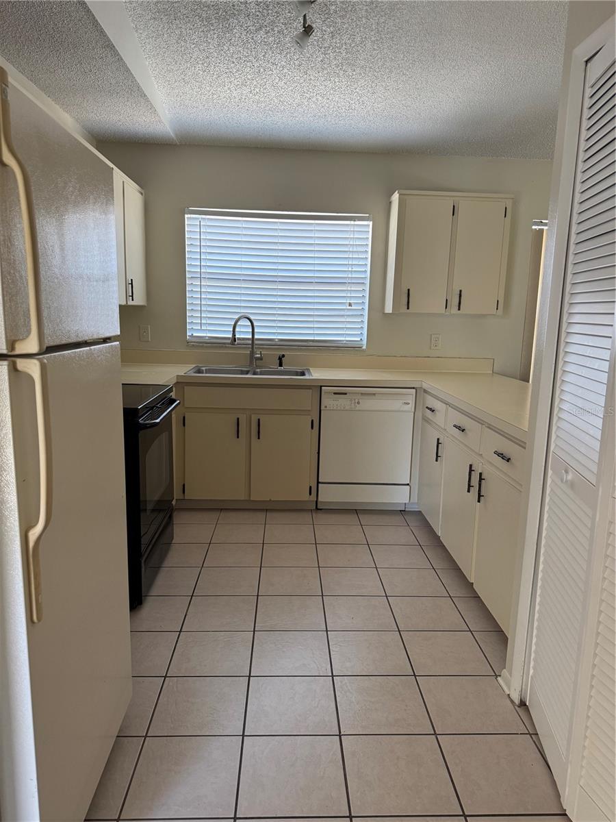Image 5 of 19 For 1618 Bobolink Lane