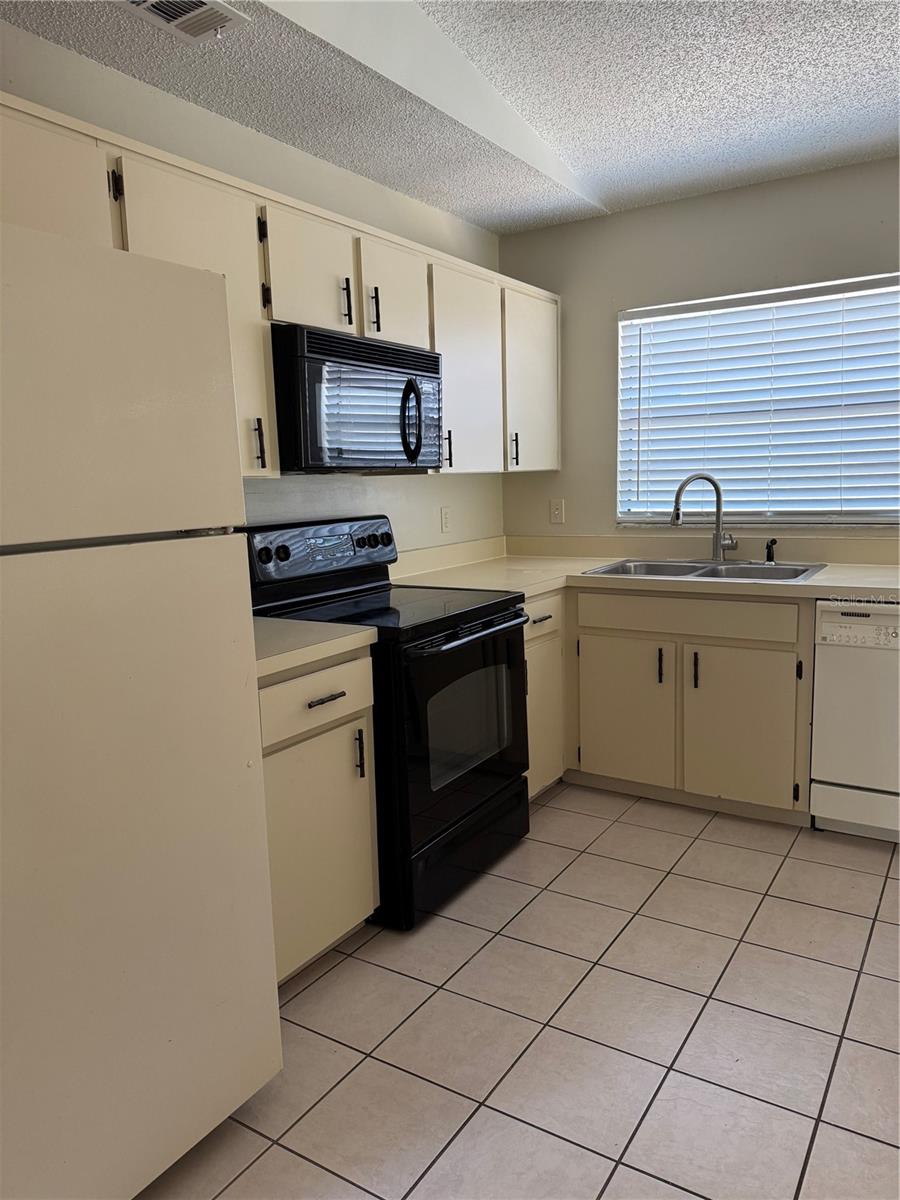 Image 6 of 19 For 1618 Bobolink Lane