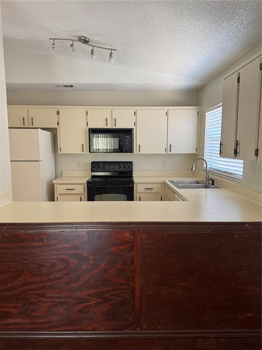 Image 7 of 19 For 1618 Bobolink Lane