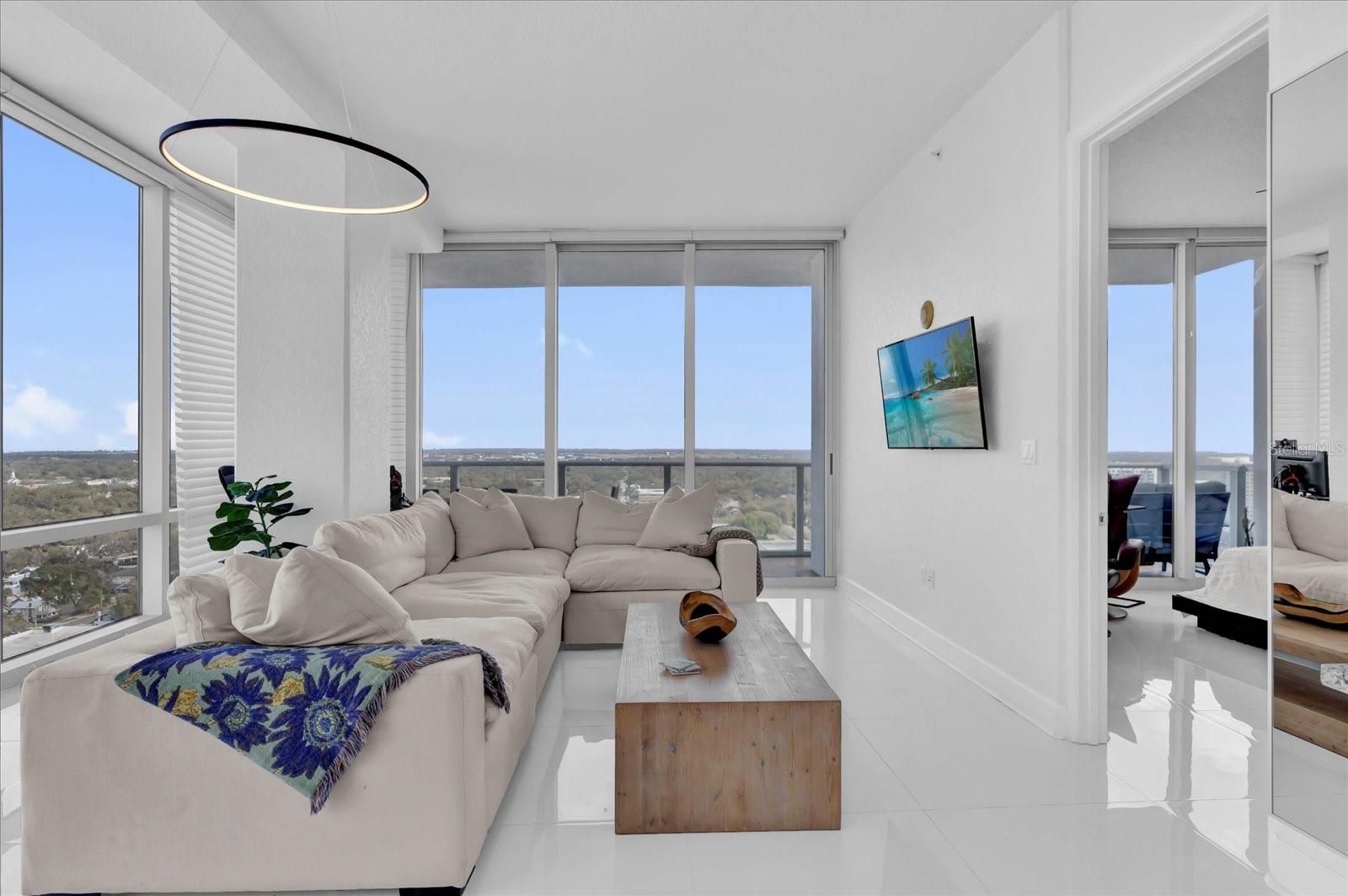 Image 10 of 47 For 150 Robinson Street 2111
