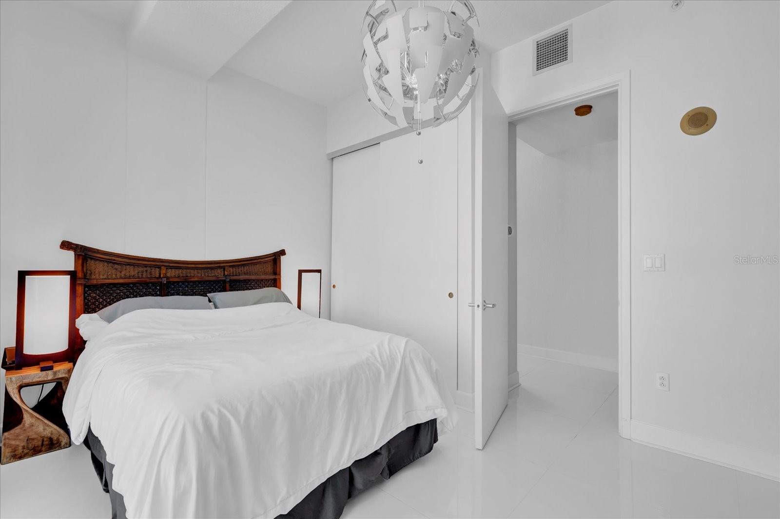 Image 22 of 47 For 150 Robinson Street 2111