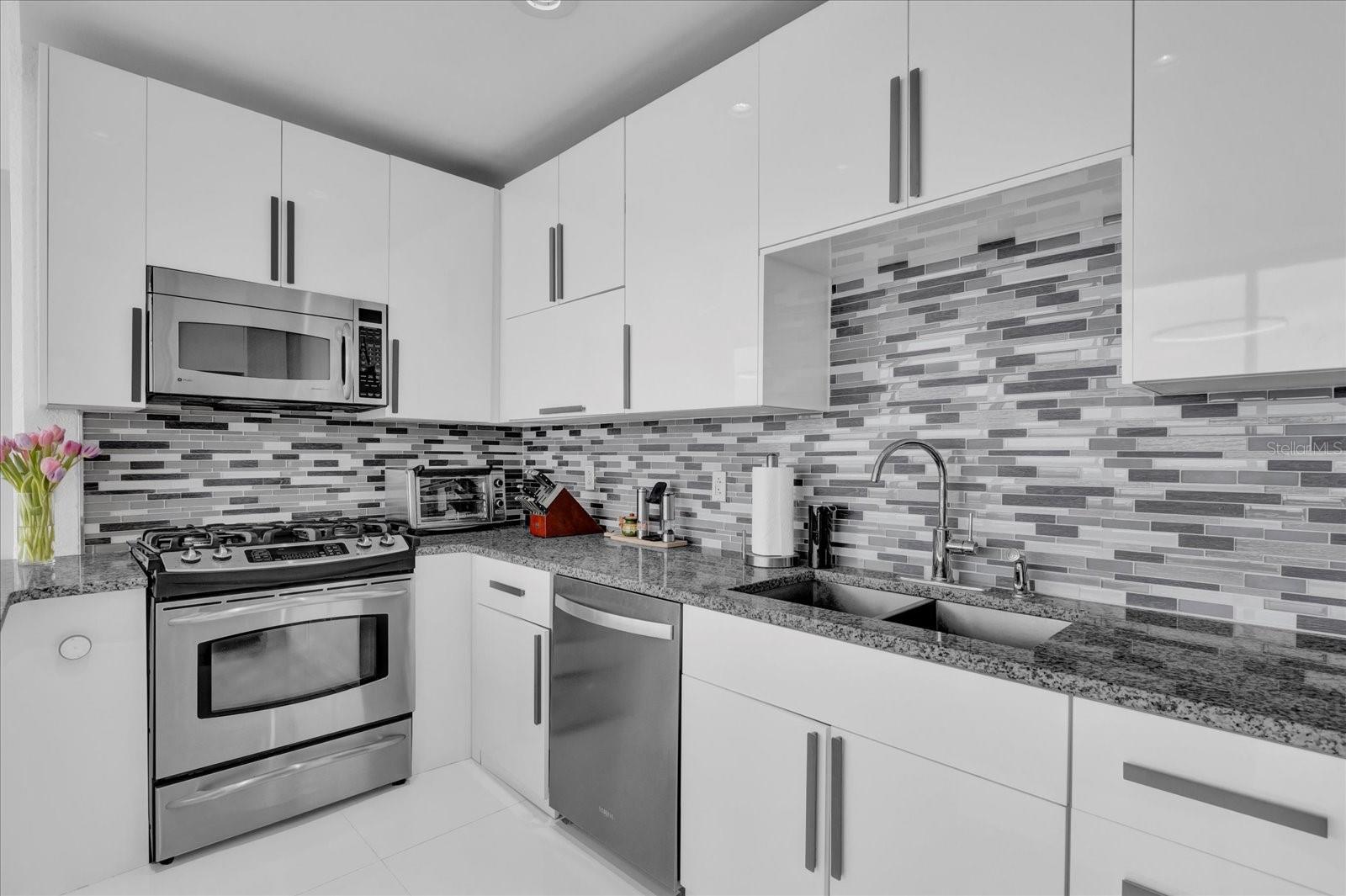 Image 7 of 47 For 150 Robinson Street 2111