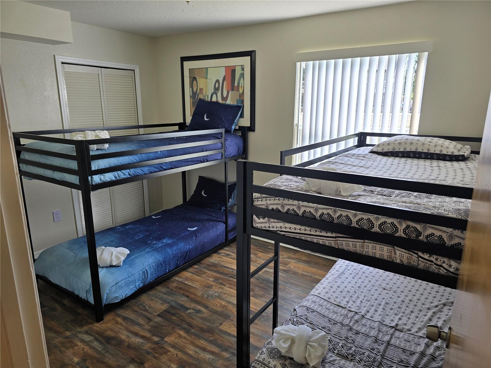 Image 16 of 75 For 8704 Knightsbridge Court B