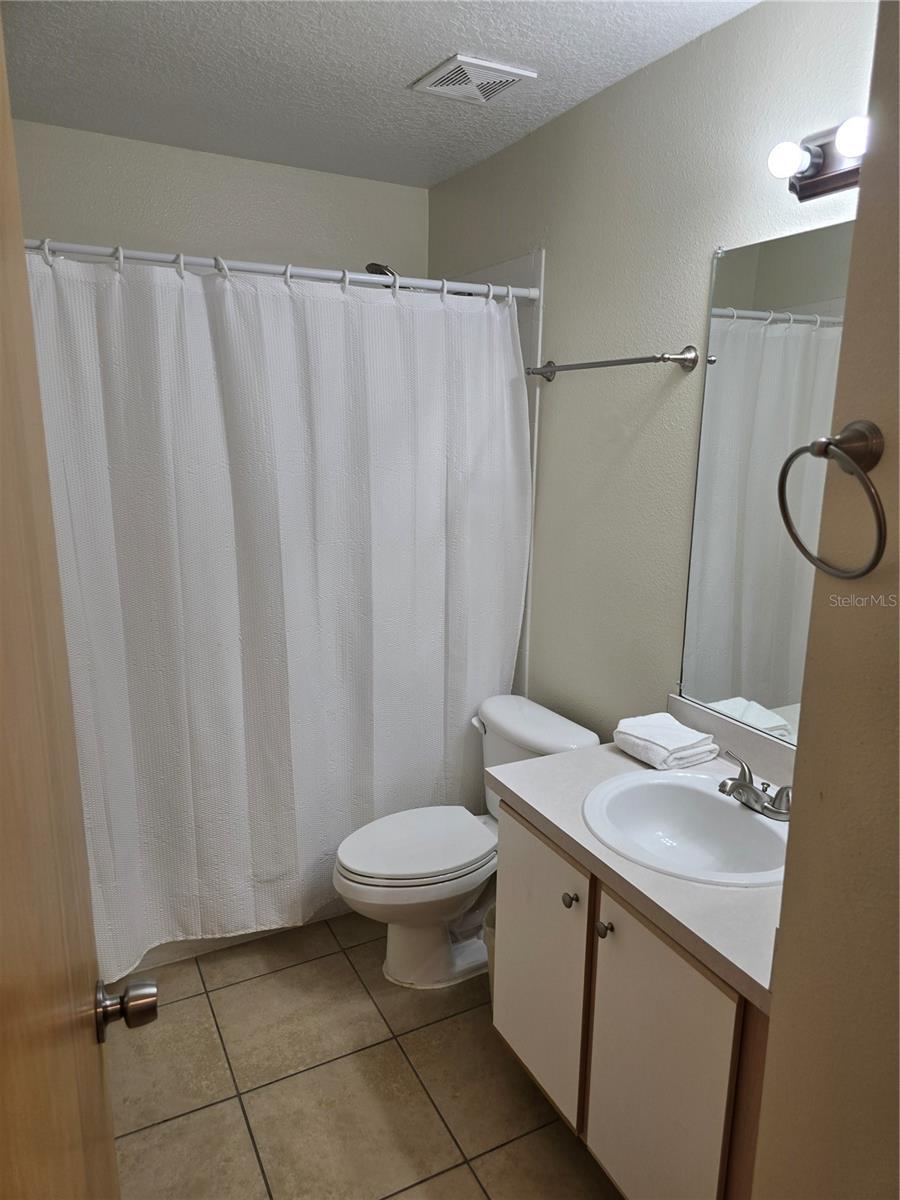 Image 17 of 75 For 8704 Knightsbridge Court B