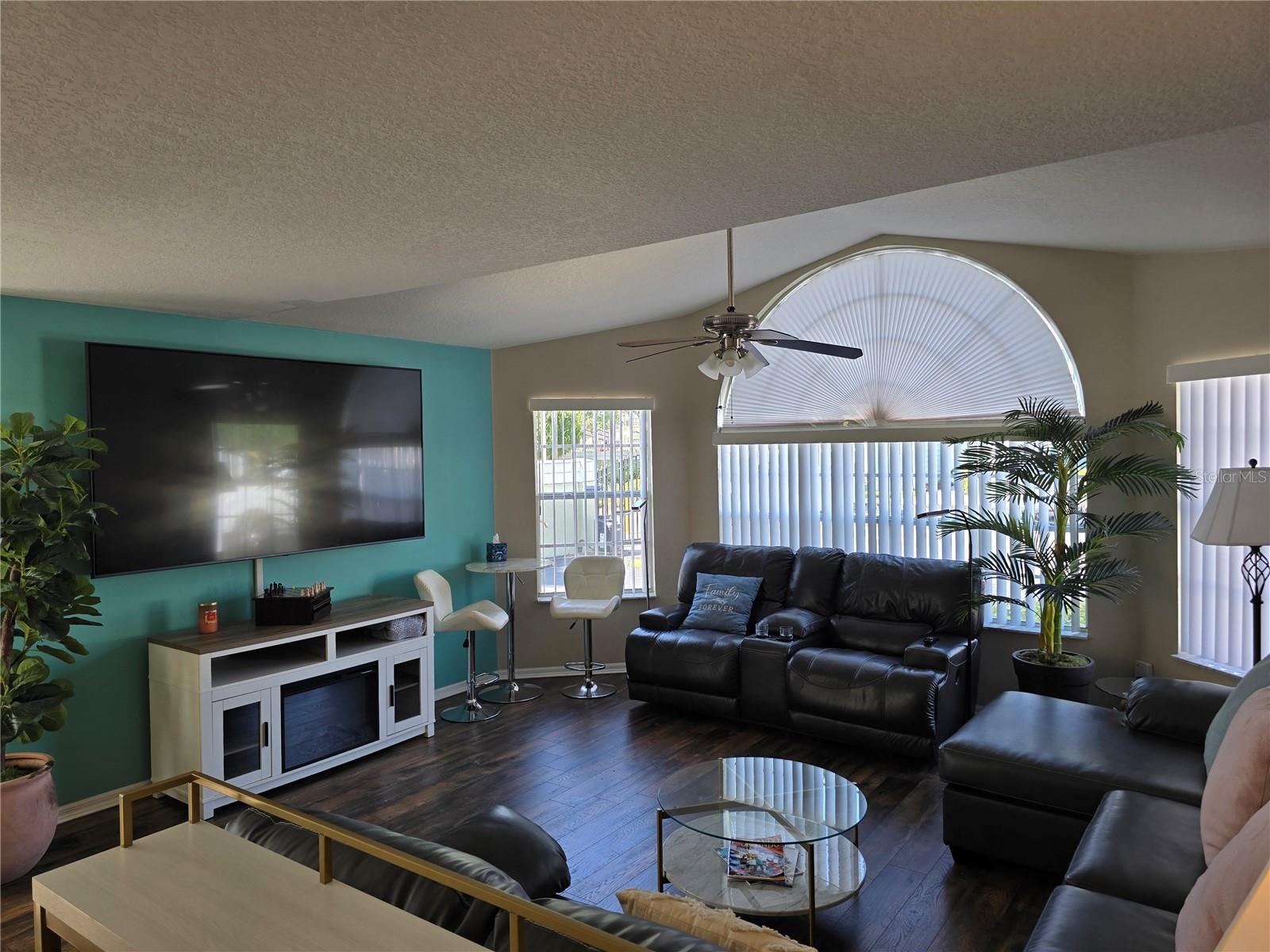 Image 2 of 75 For 8704 Knightsbridge Court B