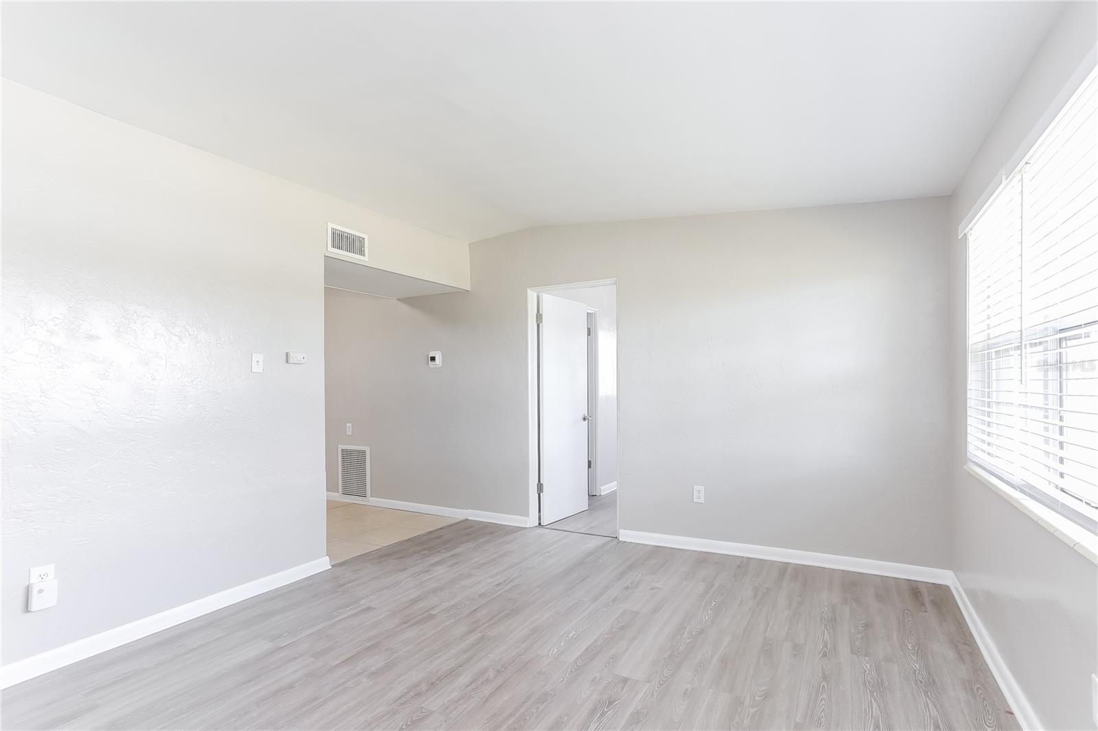 Image 3 of 16 For 9564 Crestview Street