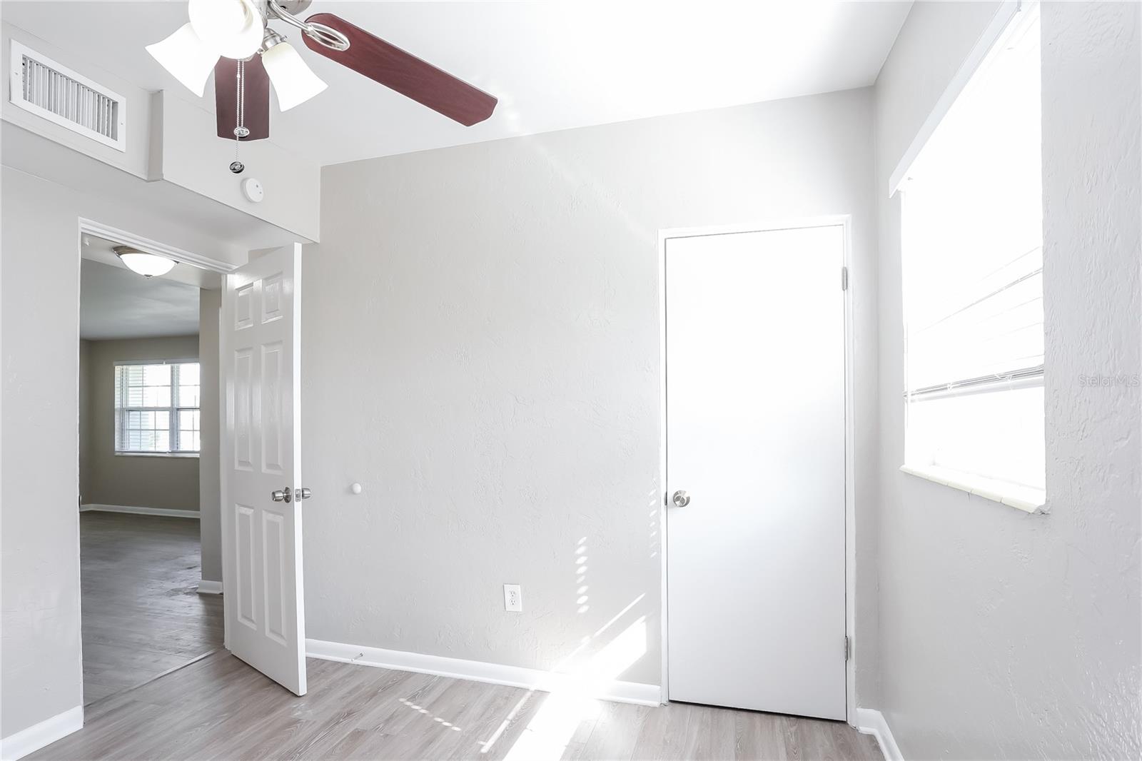 Image 7 of 16 For 9564 Crestview Street
