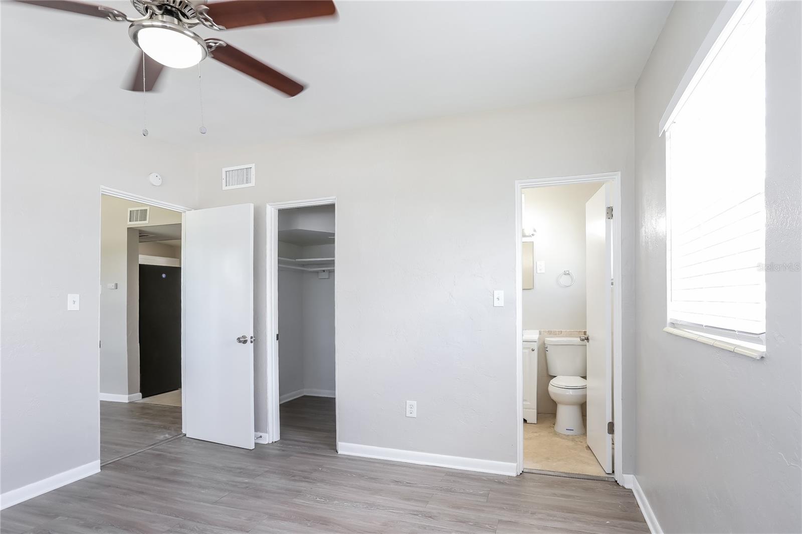 Image 8 of 16 For 9564 Crestview Street