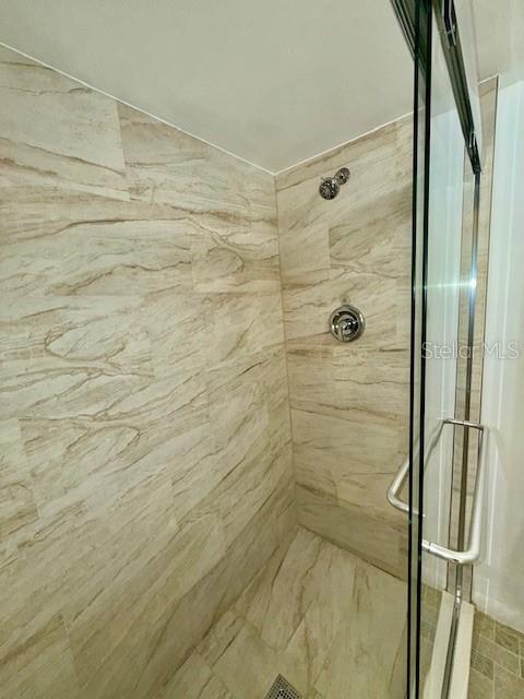 Image 16 of 23 For 5269 Vineland Road 101